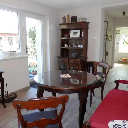 Rosalee Apartment *